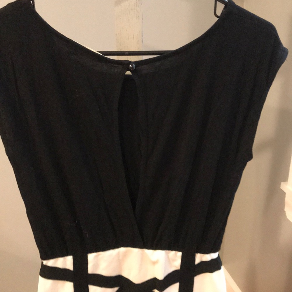 Beautiful Dress - Picture 3 of 3